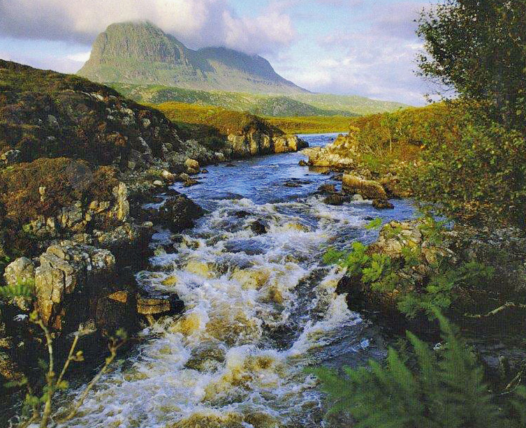 Photo of the rock structure Suilven, located in the NW area of Scotland